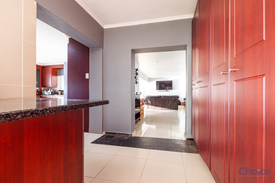 5 Bedroom Property for Sale in Jeffreys Bay Central Eastern Cape